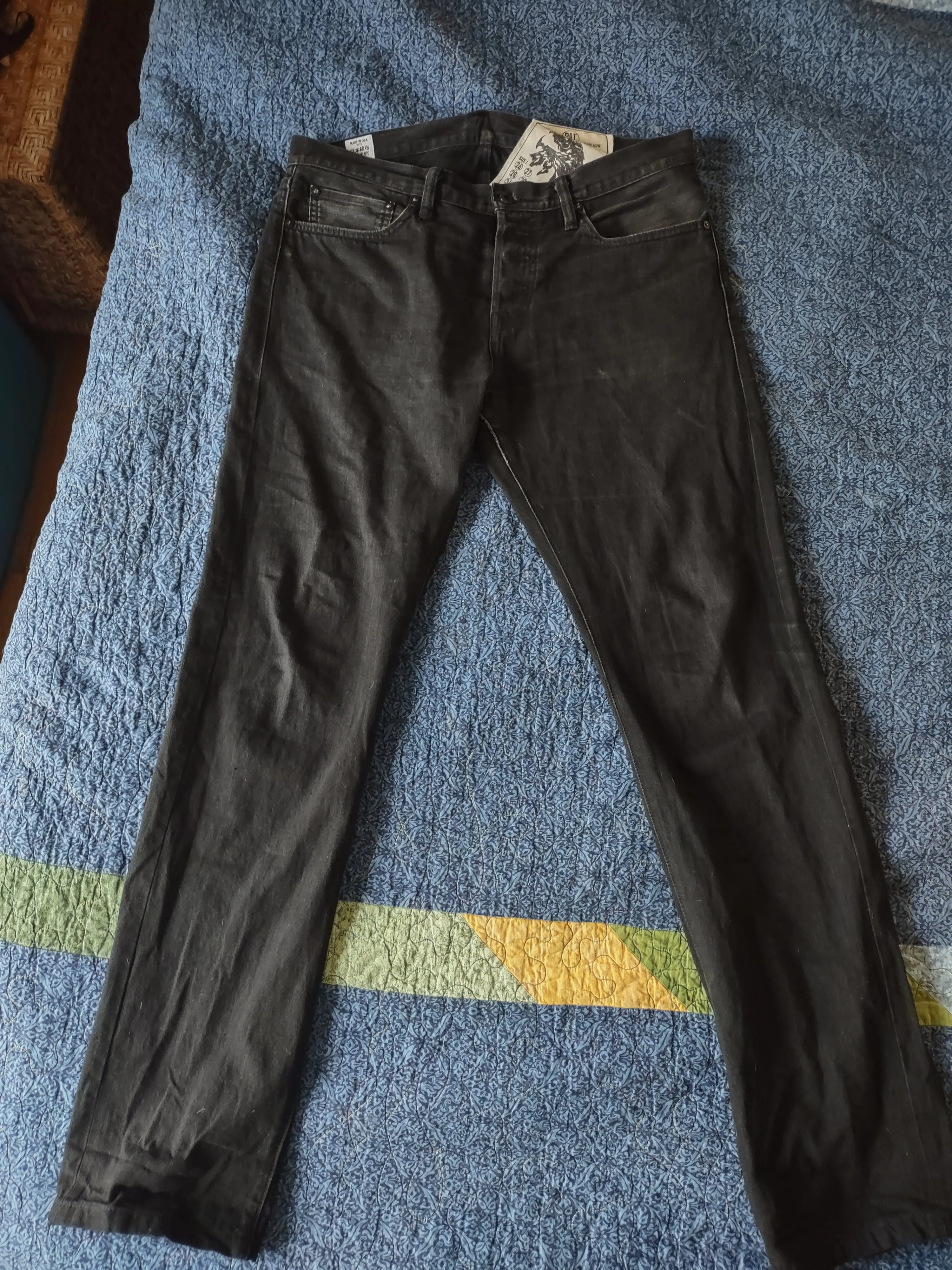 Rogue Territory Stanton Black Jeans. Size 33, fits like 36.