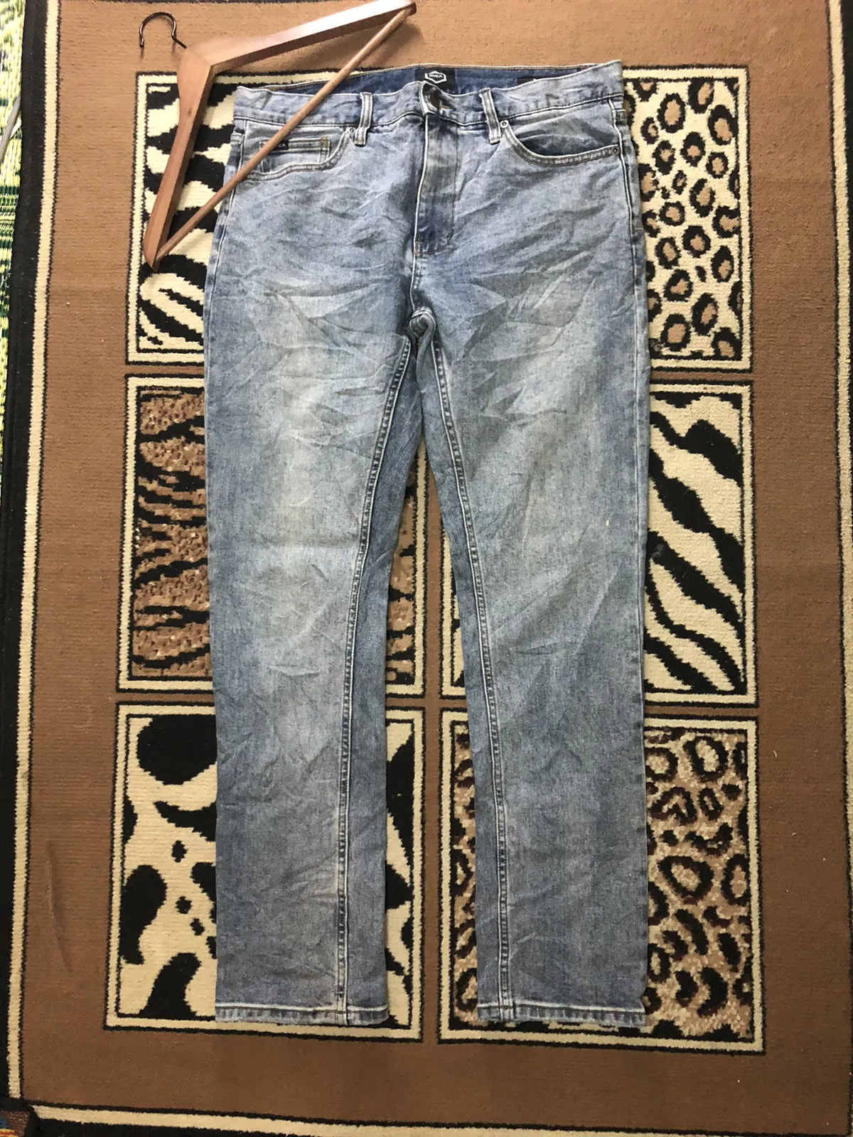 RVCA DAGGERS SLIM STRAIGHT FIT DENIM