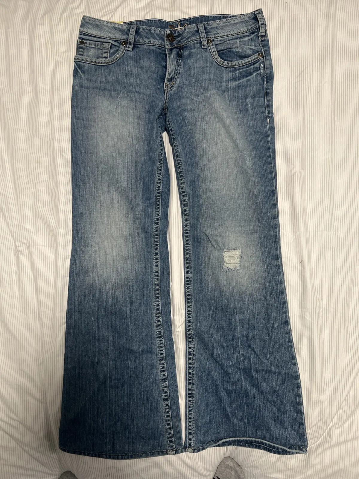 Silver Jean Co. Low waisted Flare Denim Pants size 33 x 33