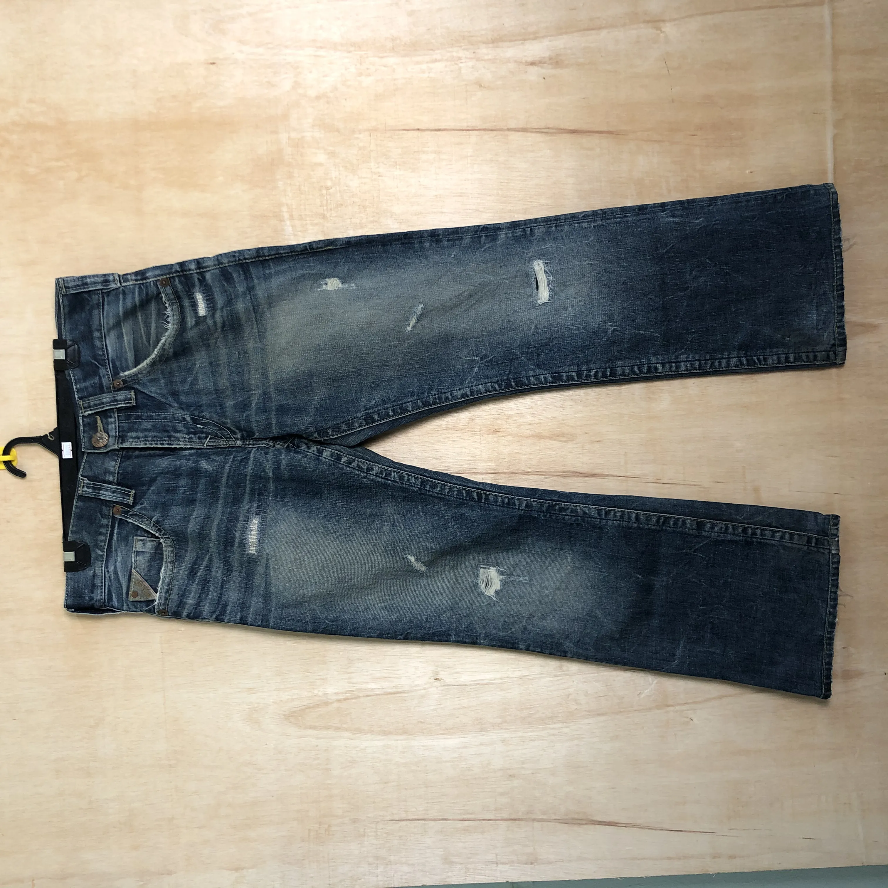 Silver Jeans co blue distressed denim jeans #C004