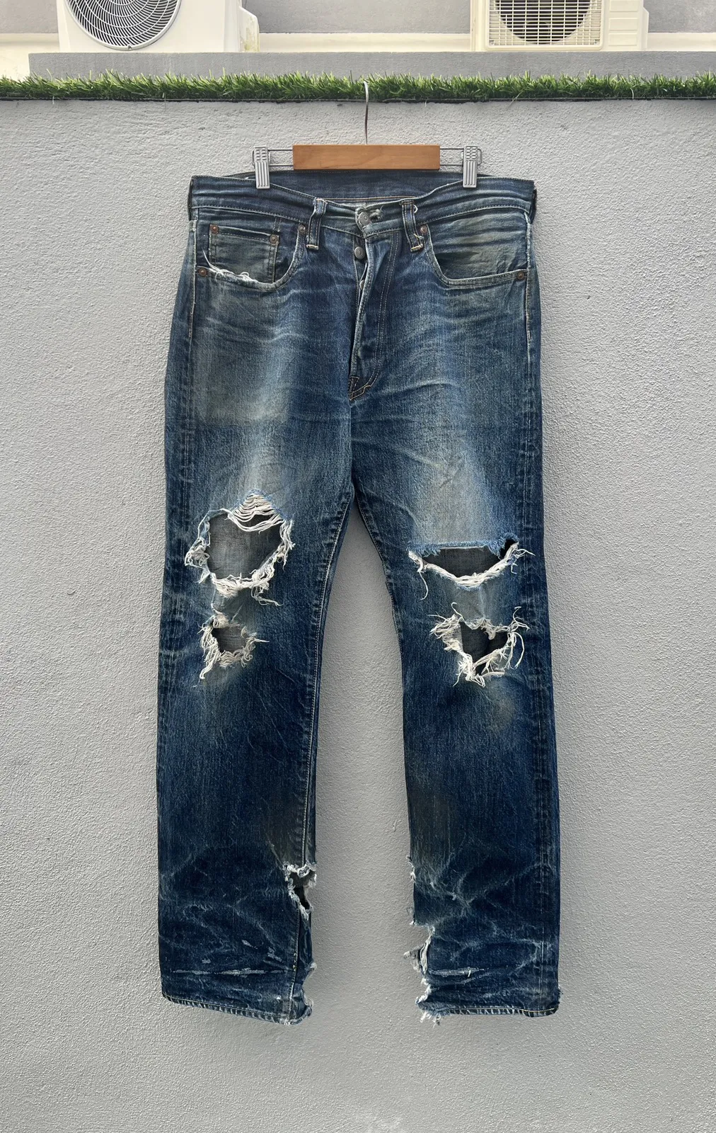 SUGAR CANE Distressed Denim Selvedge Jeans Pants