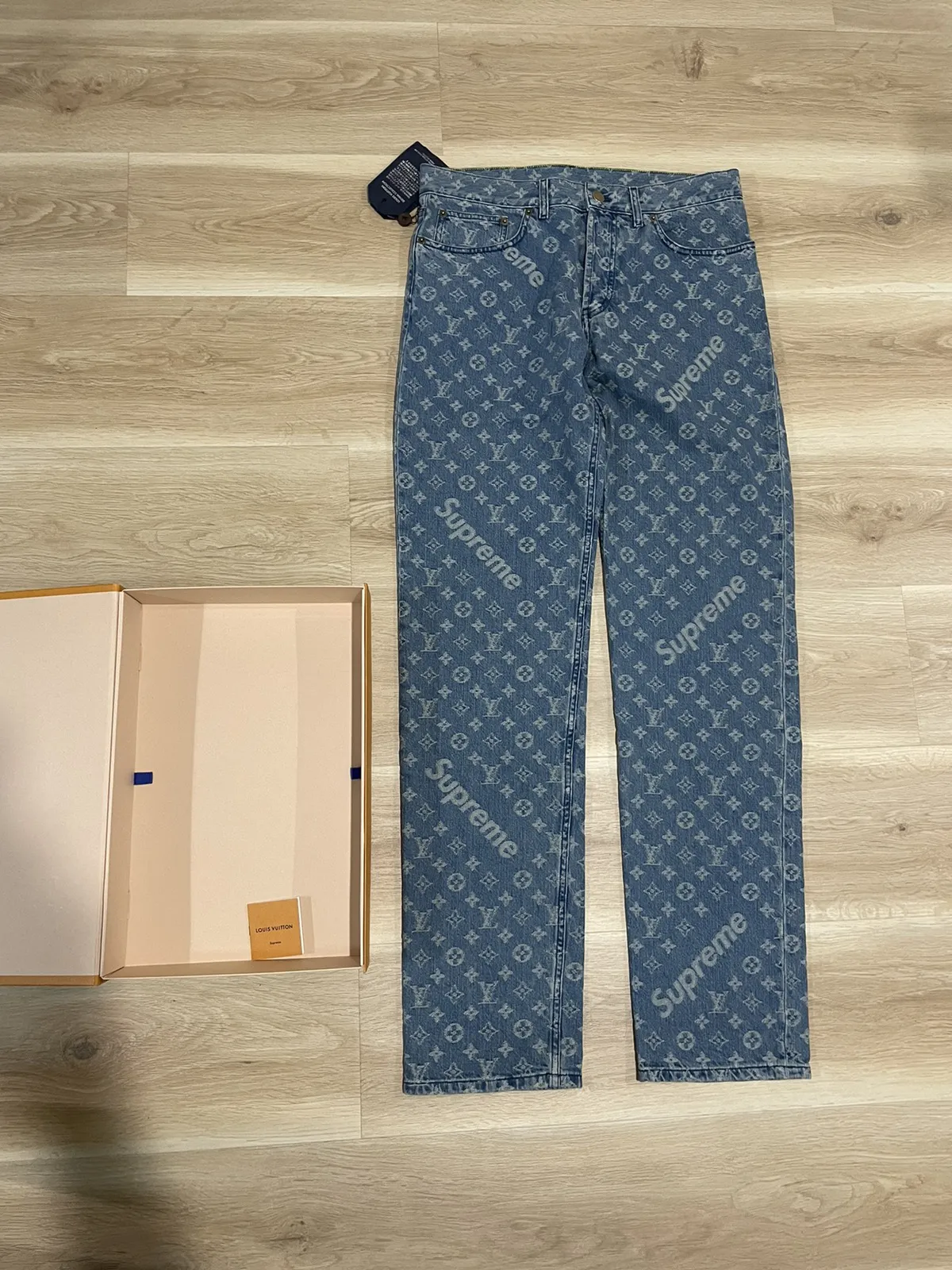 Luis Vuitton x Supreme denim size 31