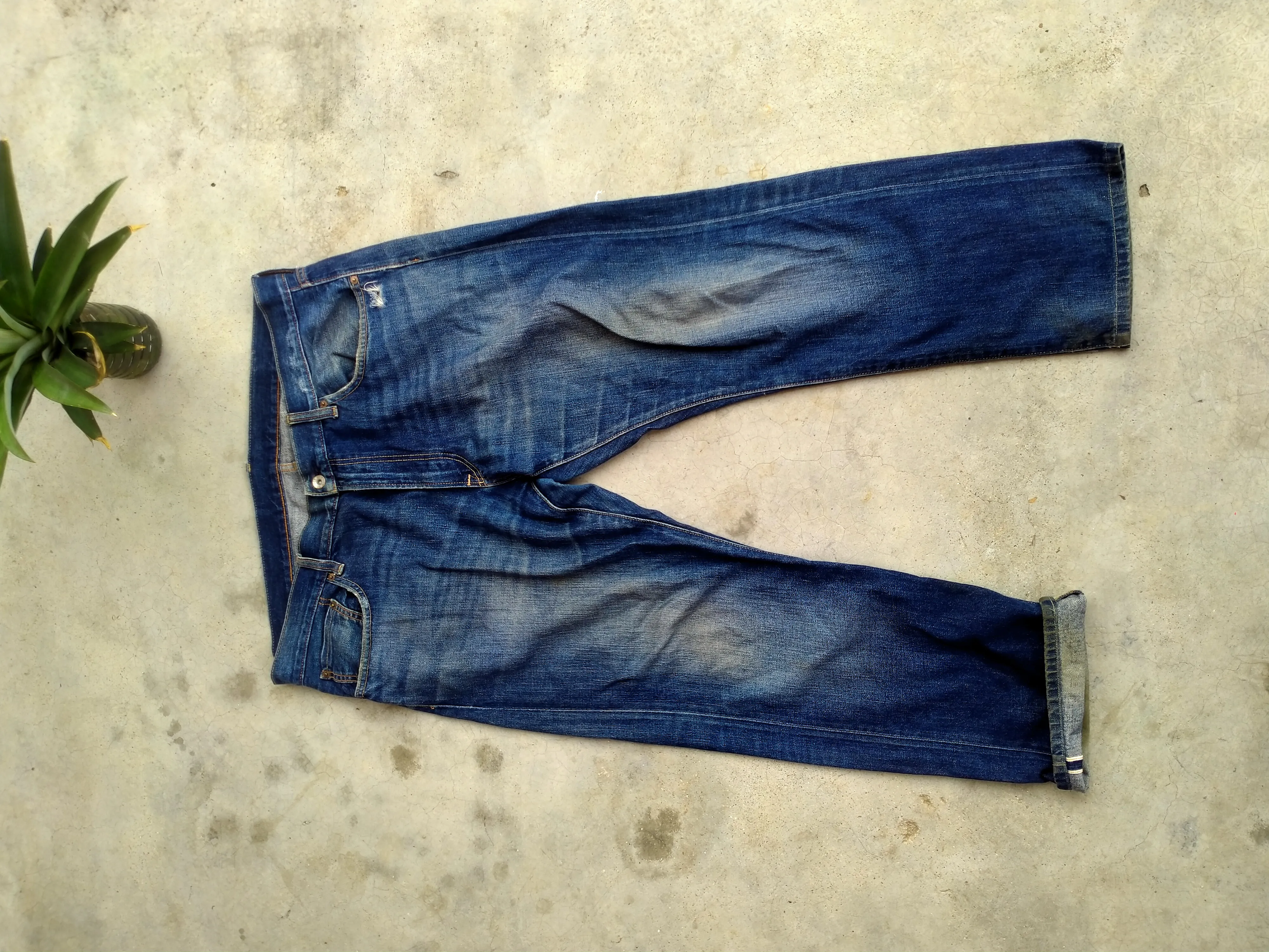 DISTRESSED UNIQLO SELVEDGE DENIM