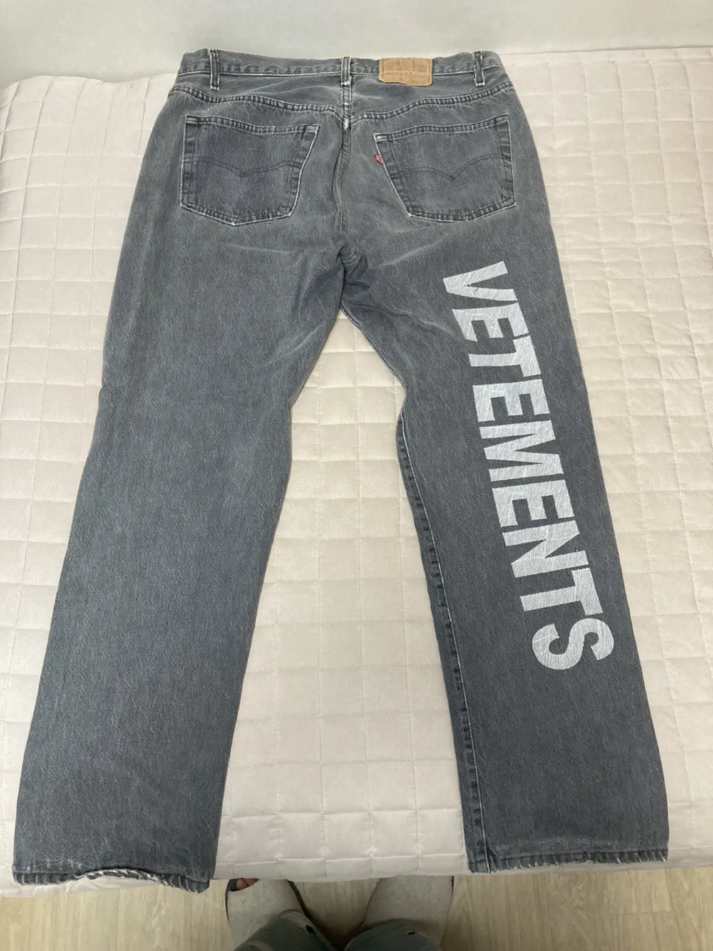Vetements levis embroidered logo pants jeans black
