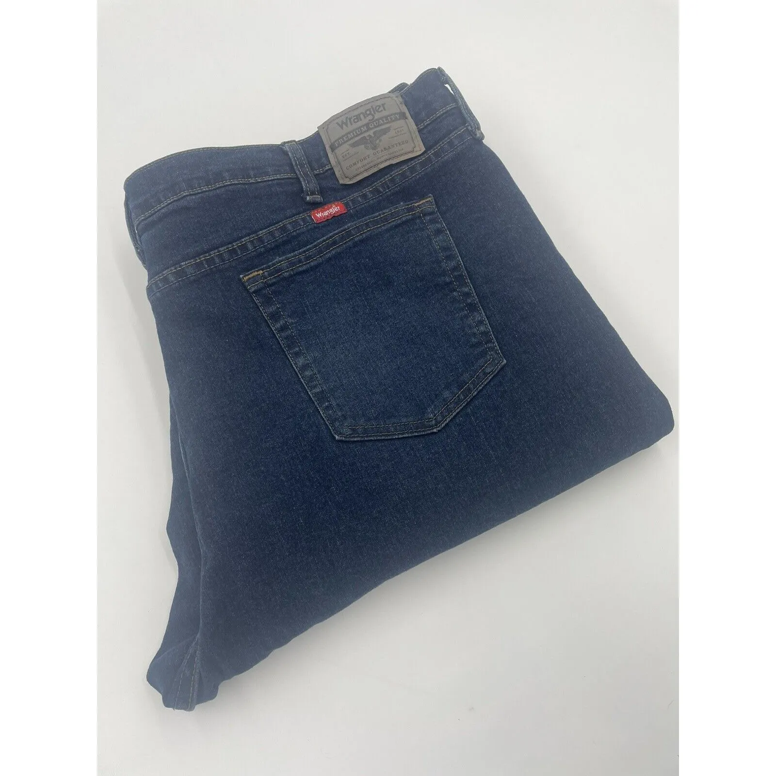 New NWT Wrangler Relaxed Fit Straight Leg Mens Jeans Size 44