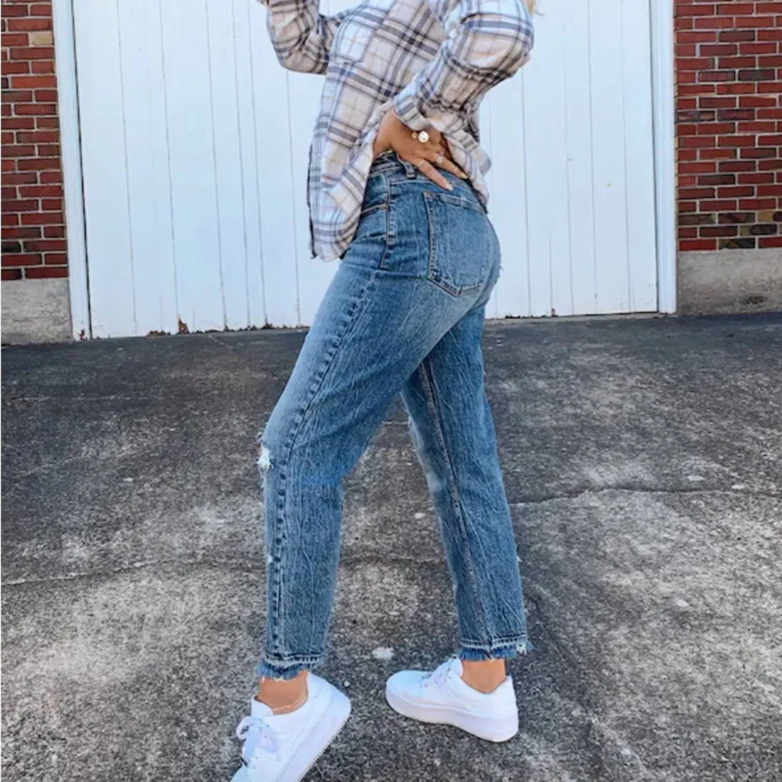 Abercrombie The Mom High Rise Jeans Bre Sheppard Distressed