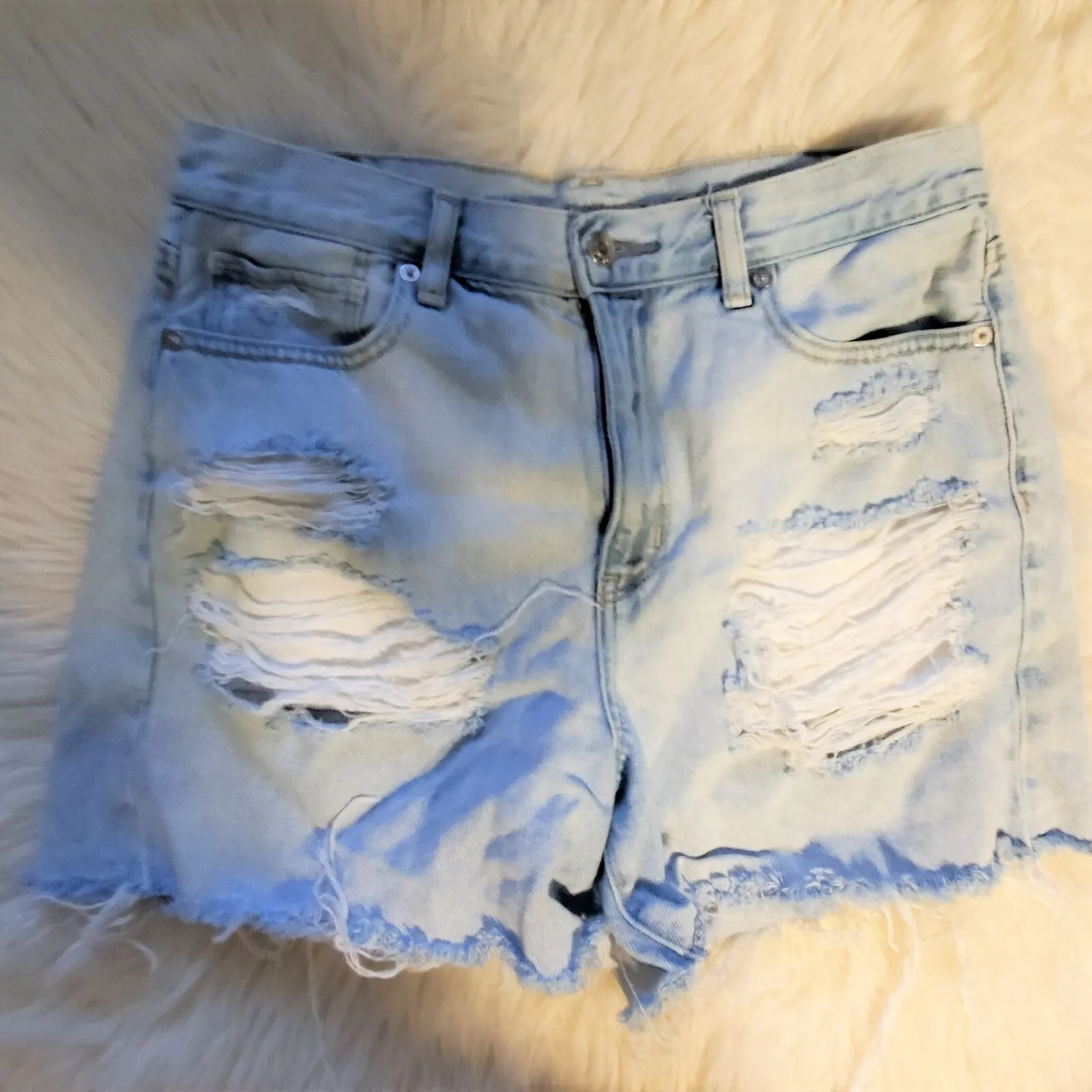 American Eagle mom jean shorts womens 6 destroyed light wash