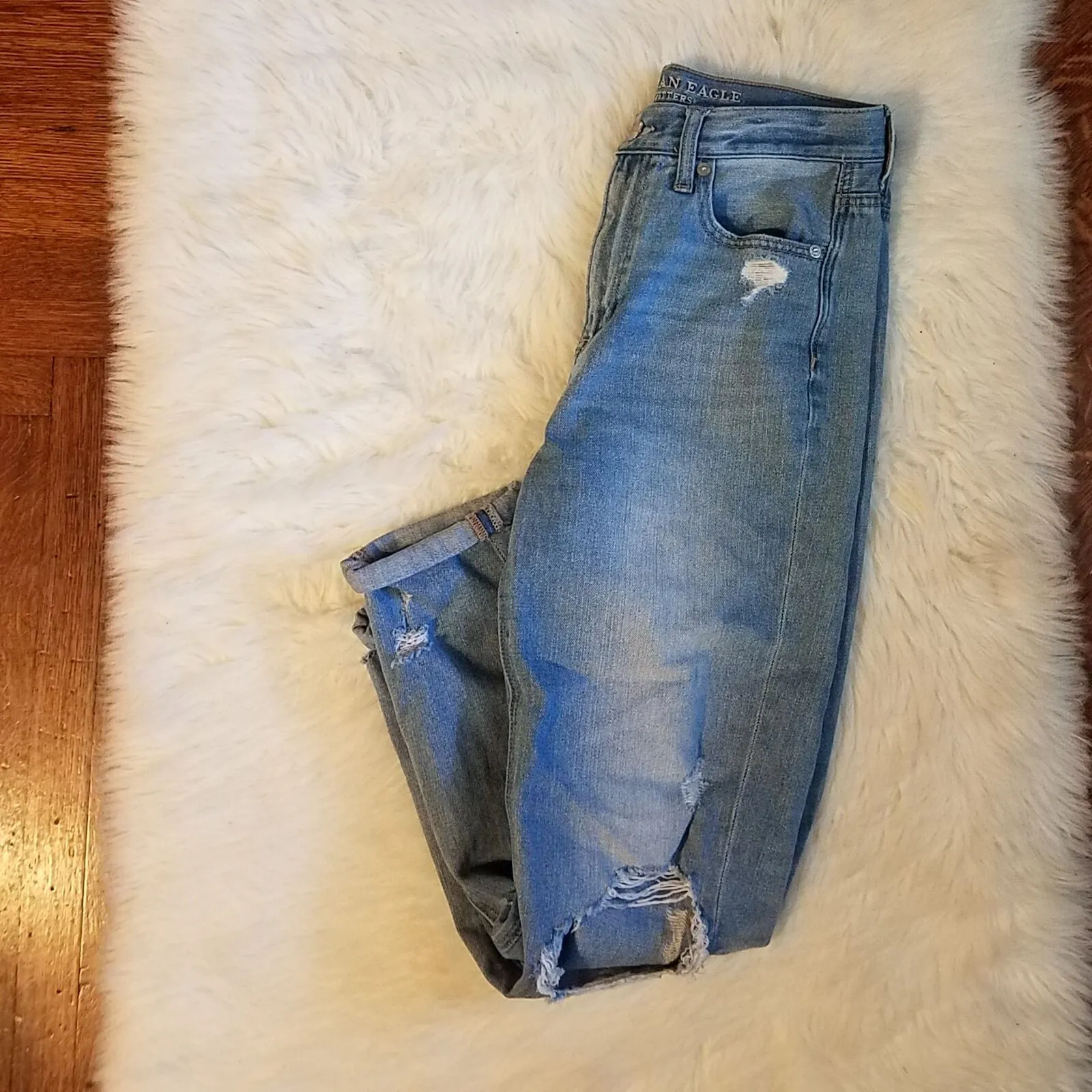American Eagle jeans 4 Mom distressed high rise