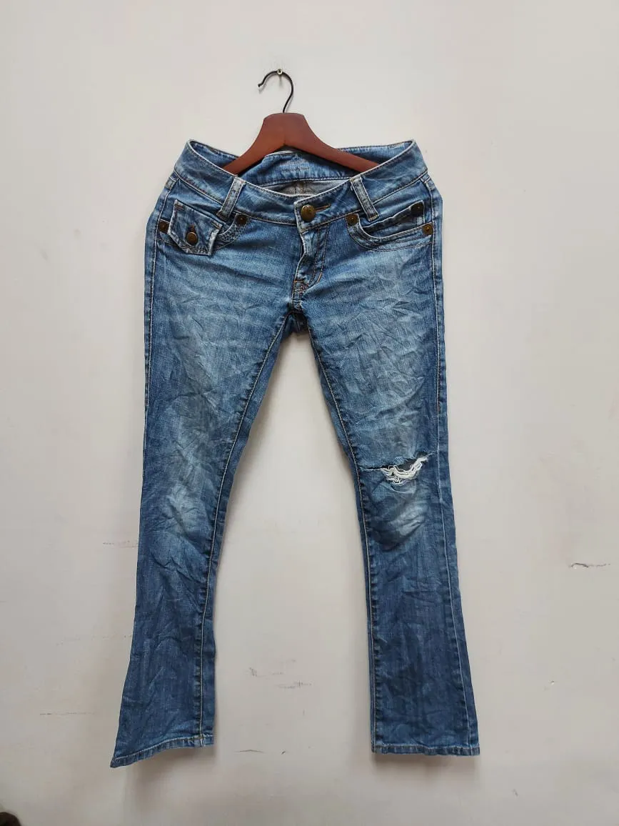 BURBERRY Blue Label