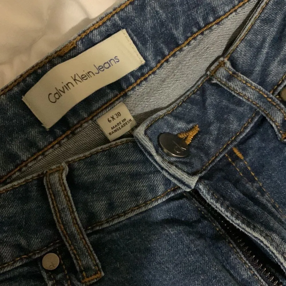 Calvin Klein blue jeans size Waist 28. Inseam 28 inches