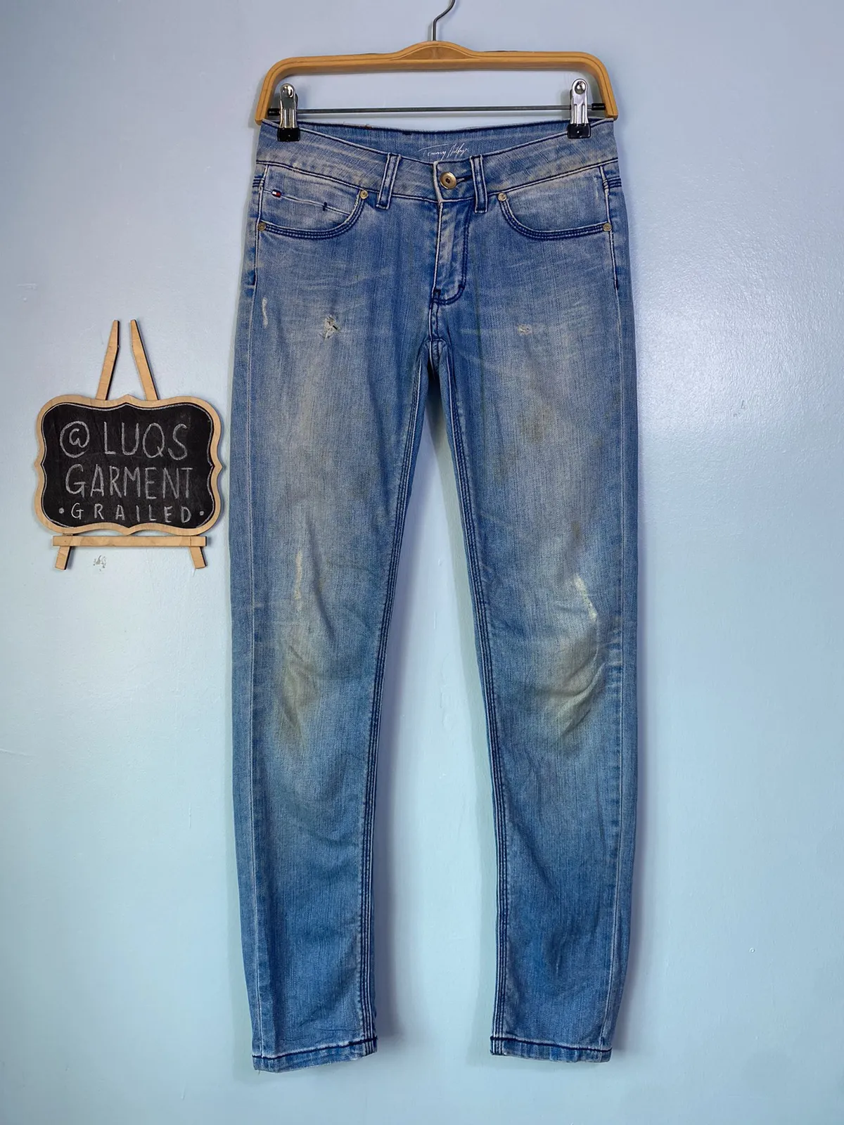 Vintage Tommy Hilfiger Distressed Denim (W28)