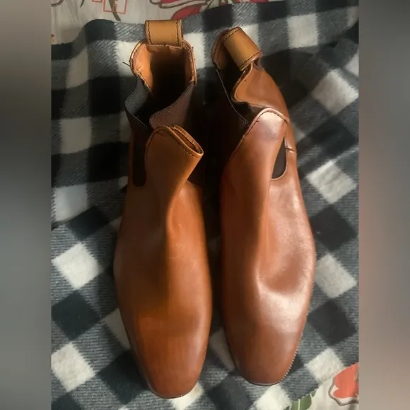 Allen Edmonds men Chelsea boots
          
      NWT