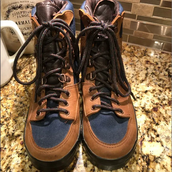 DANNER BOOTS Brown and Blue Size 7 1/2 men’s for cold weather