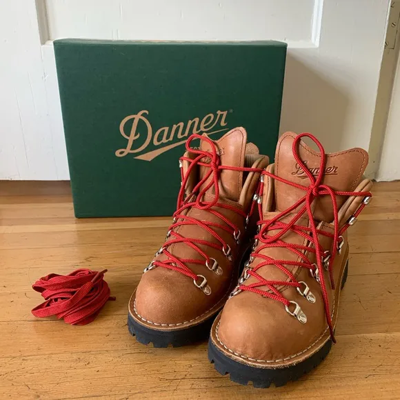 DANNER Mountain Light Boots Tan Cascade Clovis Leather Waterproof Men's size 8.5
          
      NWT