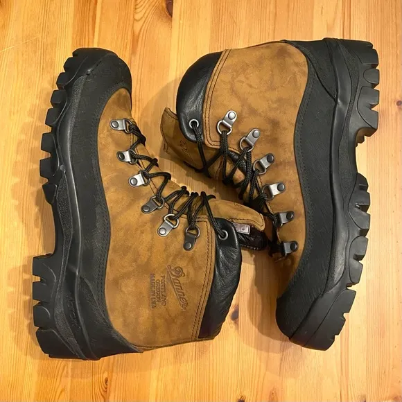 Danner Combat Hiker Boots Gore Tex Vibram Soles Portland USA Made Like New
          
      NWT