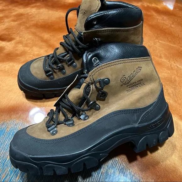 DANNER Tan Leather Combat Hiking Boots Special Forces Mens size 5 W
          
      NWT