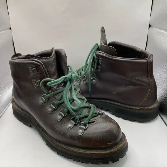 Danner mountain light II Gore-Tex  boots  vibram leather men’s size 8.5