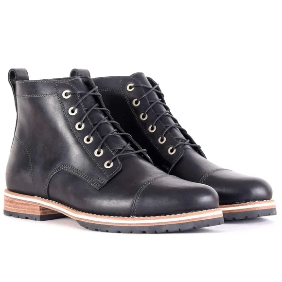 Helm Hollis Black Boot Size 13 New
          
      NWT