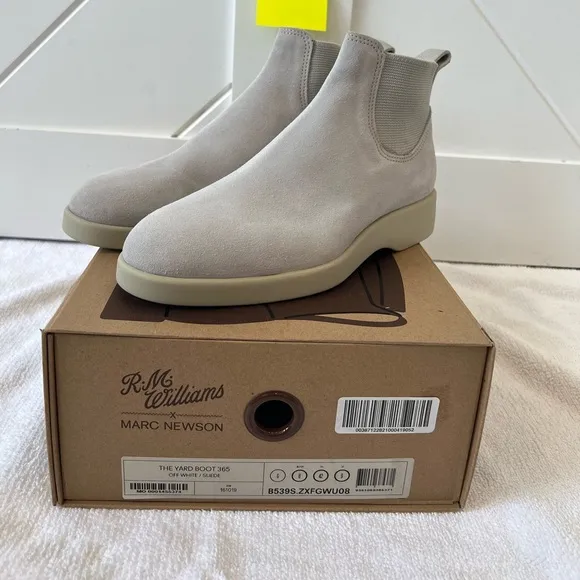 RM Williams suede Chelsea boot blundstone men’s size 9 Us NEW R.M. Williams
          
      NWT