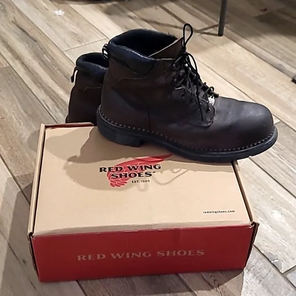 Red Wings Boots*