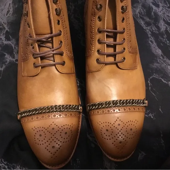 Taft Mens The Grail boot in Honey.
          
      NWT