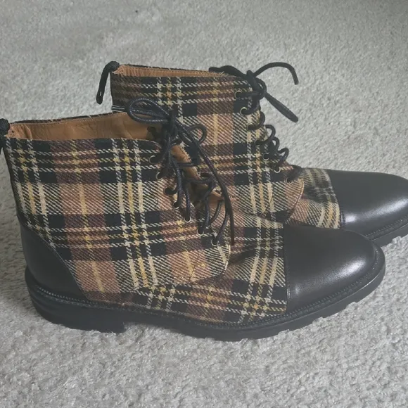 Taft Black and Brown Boots Classic Lace-Up Design