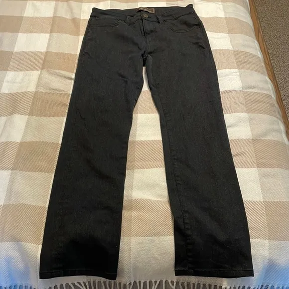 34 heritage jeans with tons of stretch. Slim fit grey to black color