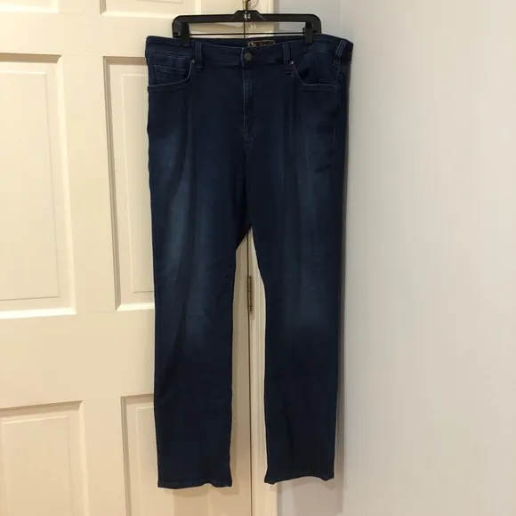 34 Heritage size 40 x 32 men’s blue jeans, retail at $175