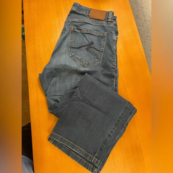 34 Heritage Charisma Classic Comfort Dark Wash Straight Leg Jean. Size 36x29