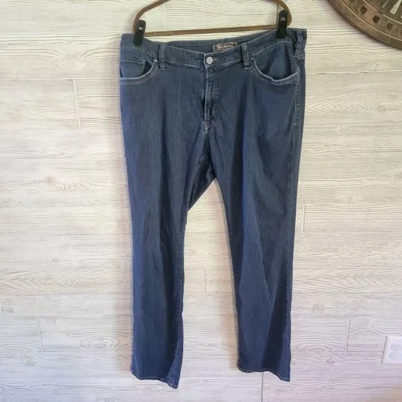 34 Heritage Charisma Comfort Rise Classic Mens SZ 44/36 Straight Leg Dark Wash