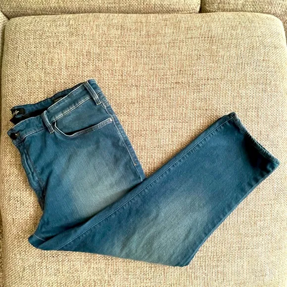 34 Heritage Charisma Relaxed Straight Men’s Jeans Mid Cashmere👖 Size 44/34 EUC