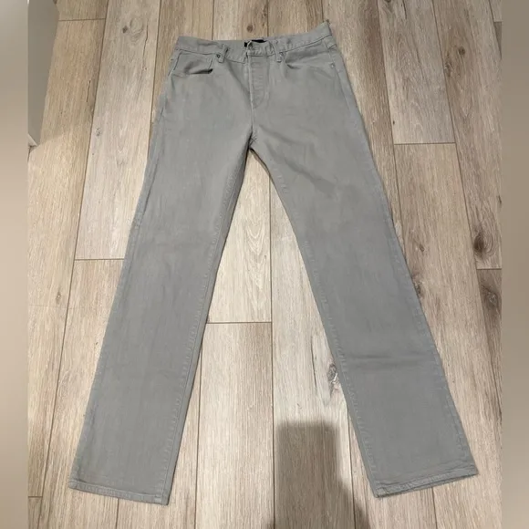 3x1 Denim Straight Leg jeans 34 in light grey .