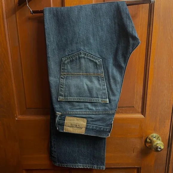 Abercrombie & Fitch Classic Straight Denims • Natural Distress