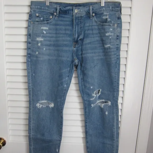 Mens Abercrombie & Fitch Slim Straight Skinny Distressed Denim in Medium Blue 36