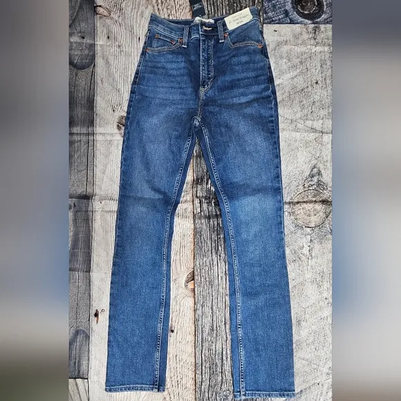 Abercrombie & Fitch The Slim Straight Ultra High Rise Jeans Women's Size 00/24
              
      NWT