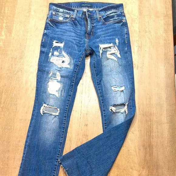 Aeropostale distressed jeans 28/30, new condition