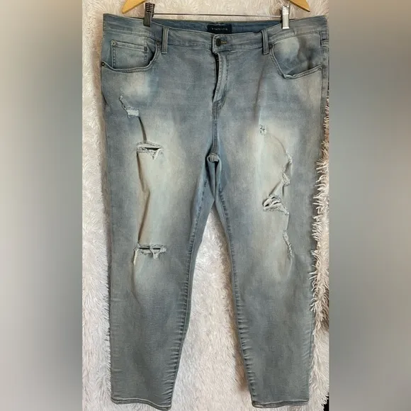 Aeropostale men distressed skinny jeans.