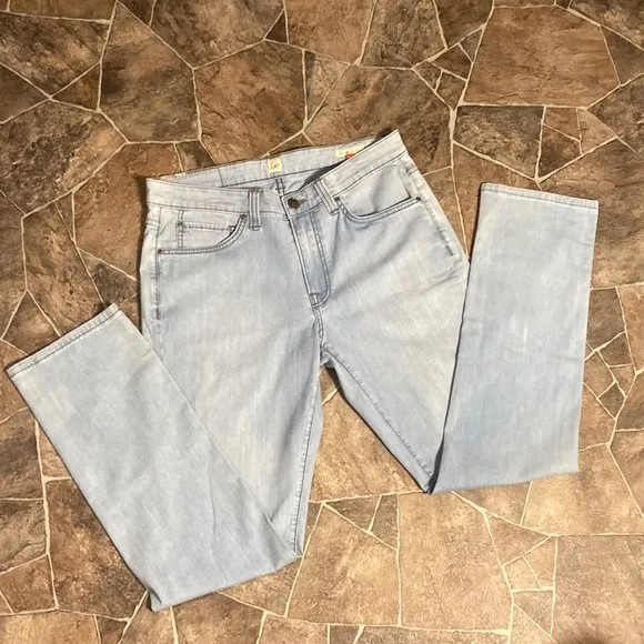 NWT Agave Denim Classic No 11 in Cliffs Light Sz 32/30 Jeans
          
      Boutique