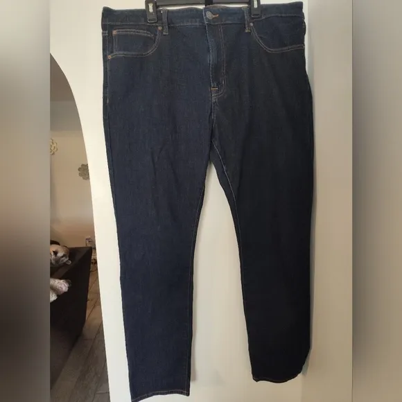 American Eagle slim straight dark denim jean with zipper fly. Size 44/32