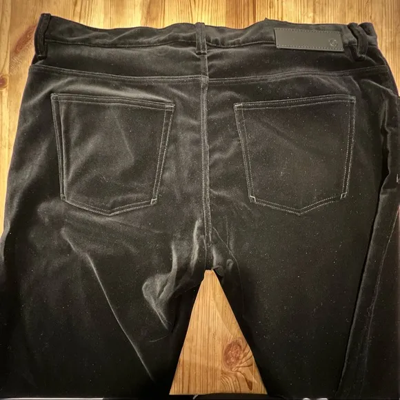 Giorgio Armani velvet jeans black 36
          
      Boutique