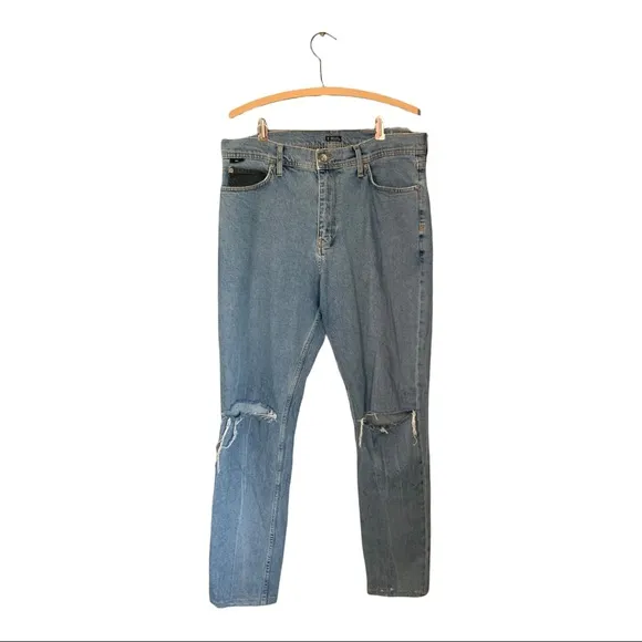 BDG Mens straight leg distressed jeans size 32