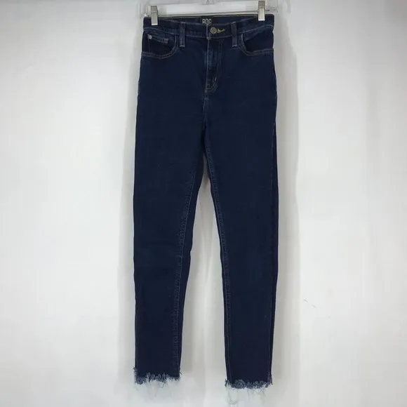 BDG - URBAN OUTFITTERS- WOMEN'S 25 - BLUE DENIM 5 POCKET FRAYED HEM JEAN