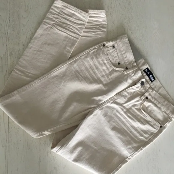 BLK DNM Jeans 38. Beige/cream. Size 31/32
          
      NWT