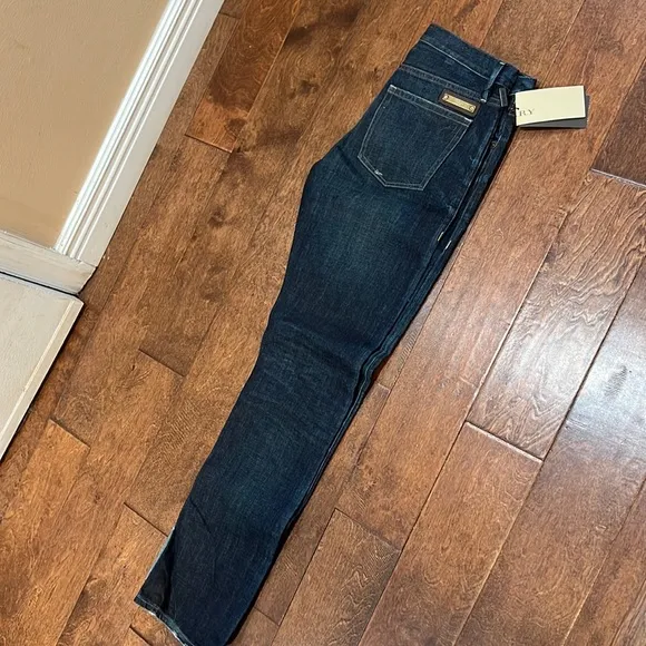Mens Burberry Brit jeans waist 31 length 32
          
      Boutique