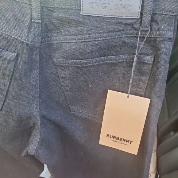 Burberry jeans 👖
          
      NWT