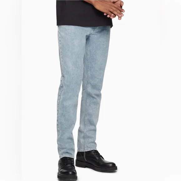 Calvin Klein Men’s Slim Fit Jeans in Light Blue Wash, size 33x30
          
      NWT