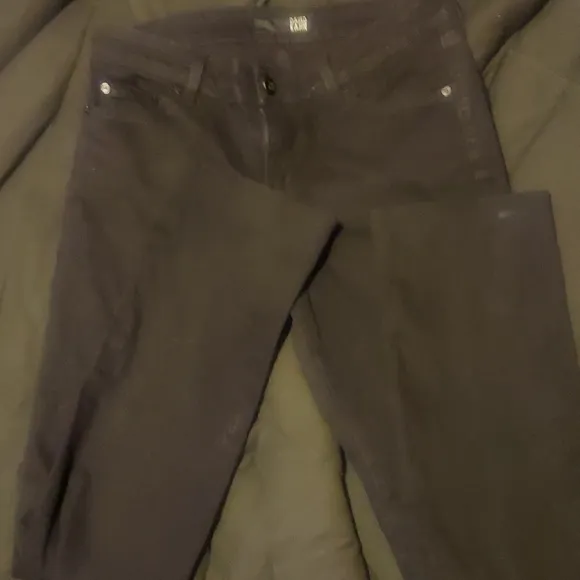 Sleek black chameleon jeans by David Kahn. Size 28. Straight legged.