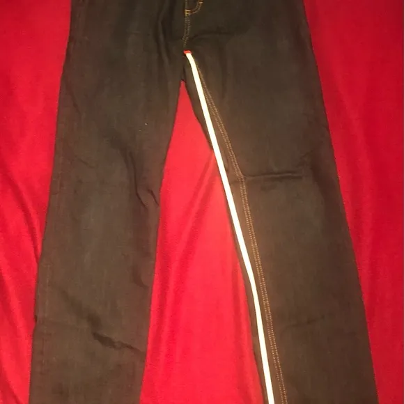 Dearborn Denim men’s jeans size 30.  Dark blue w/ flaw.