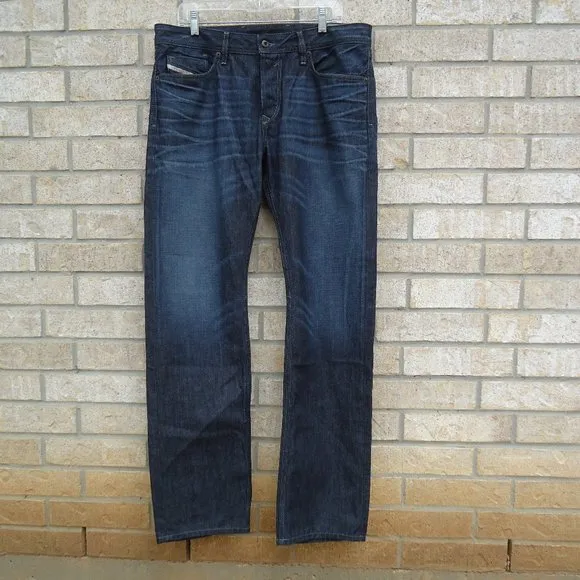 SIZE W34 X L34. Diesel Industry WAYKEE button fly straight leg jeans.