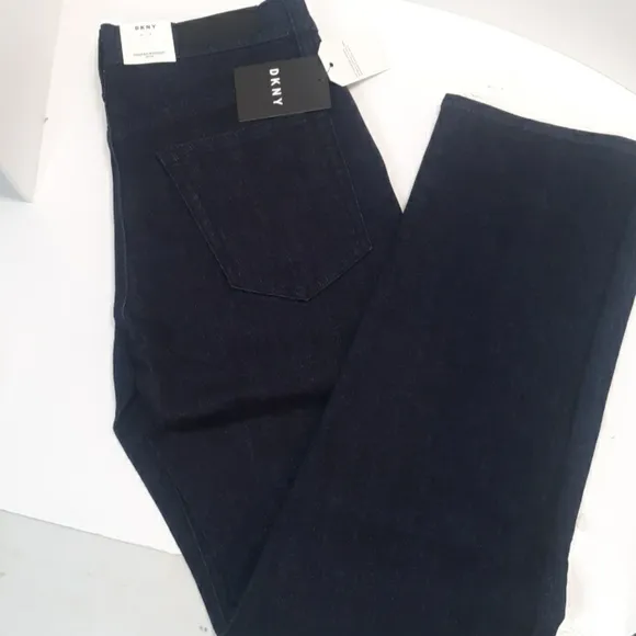 NWT DKNY AVENUE B SLIM STRAIGHT
          
      Boutique